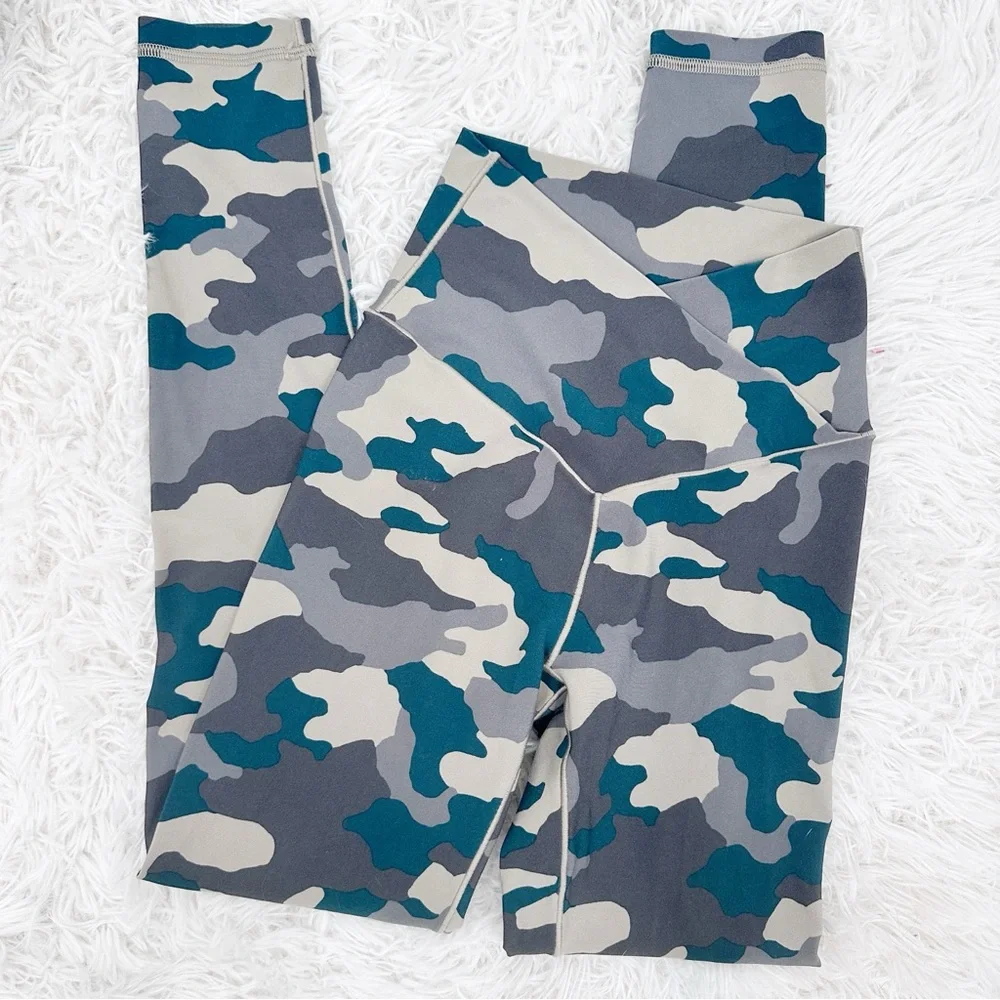 OFFLINE By Aerie Real Me High Waisted Crossover Legging Size Small Camo Print